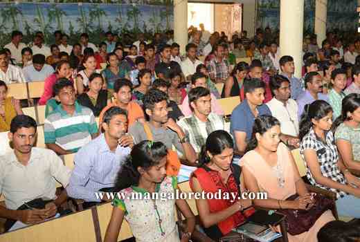 Youth urged to evince interest in taking up govt jobs 1